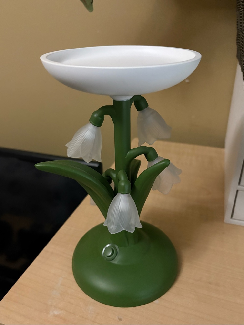 Bath & Body Works Snowdrop Light-Up Pedestal 3-Wick Candle Holder - Picture 2 of 7